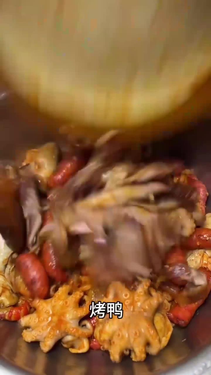 在家里简单做份小龙虾火鸡面吧