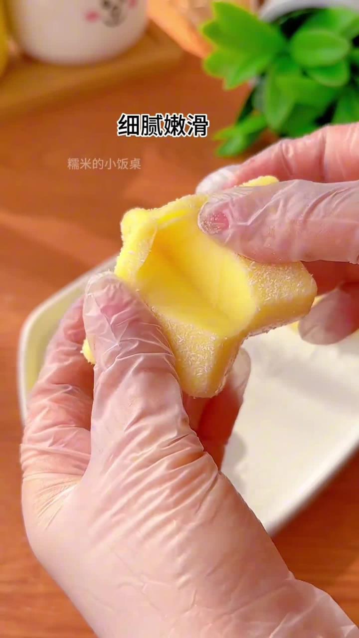 家里还有鸡蛋和牛奶吗?只要这两种简单的食材,就能做的牛奶鸡蛋蛋糕,麻麻快安排上