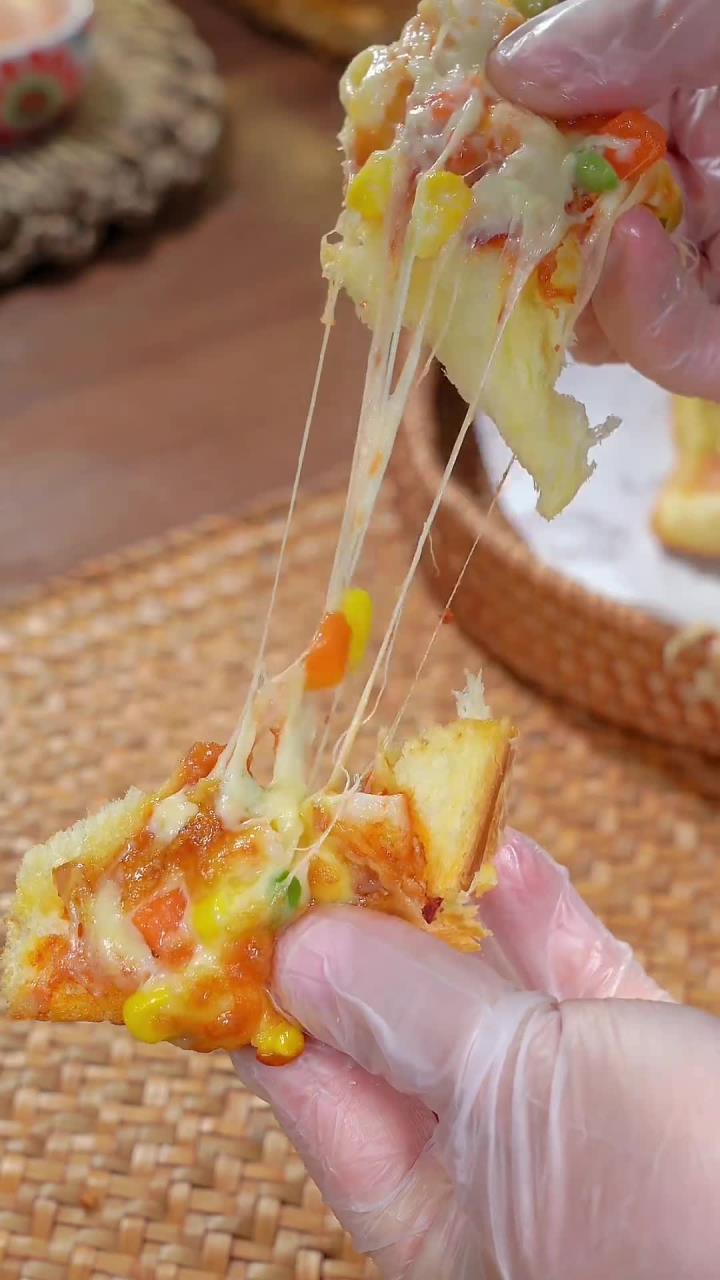孩子想吃披萨了,十分钟就能搞定,鲜香拉丝味道绝了