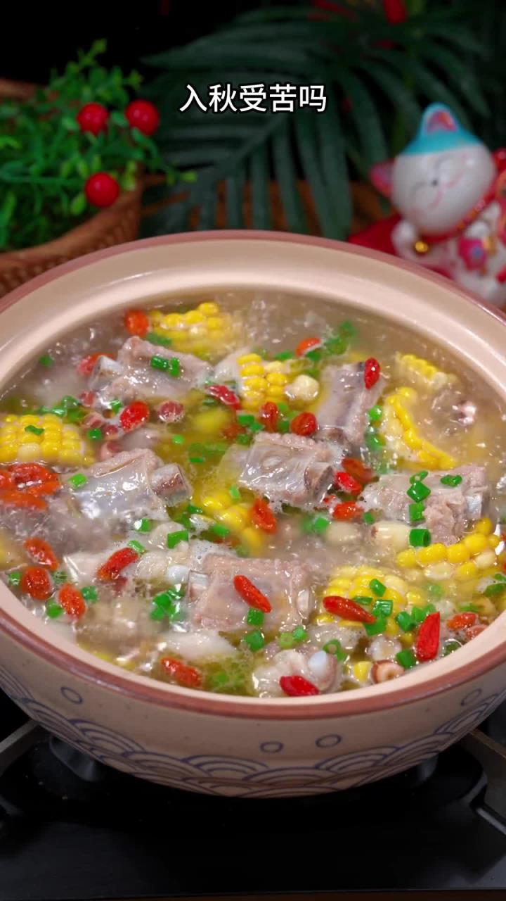 每到三伏天我都会给家人的老人小孩炖这个四神排骨玉米汤，汤鲜味