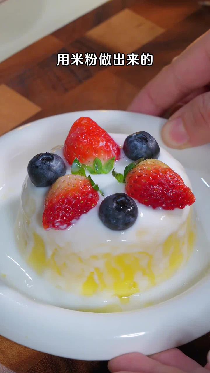 12M宝宝周岁米粉小蛋糕，用家里闲置的米粉给宝宝做个小蛋糕吧，仪式感满满，松软绵密