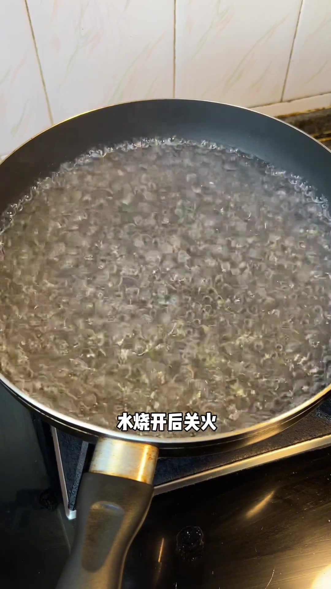 分享一个鲜掉眉毛，还能越喝越瘦的生菜鸡蛋掉秤汤