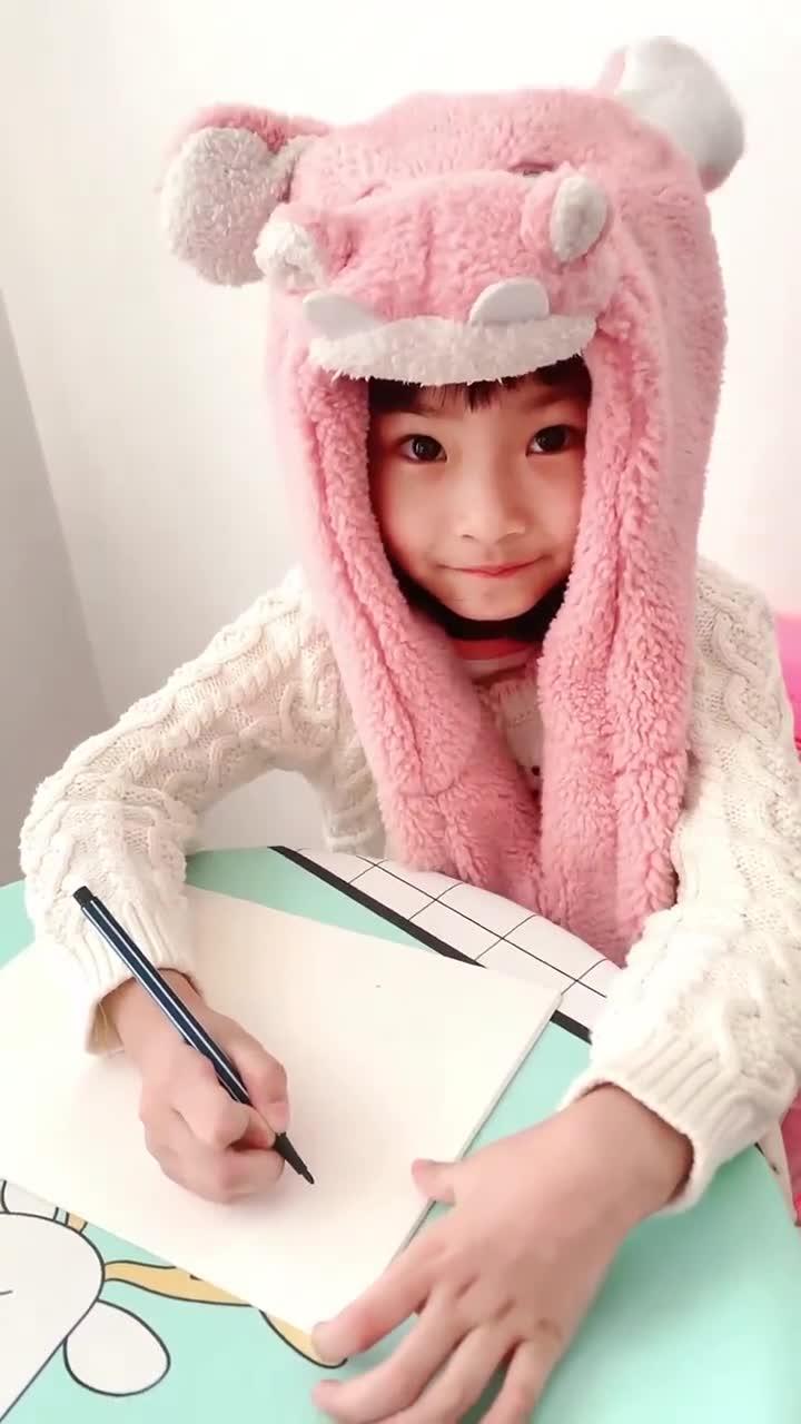 新年到,幼儿园小朋友也能画出简单的第一杯珍珠奶茶简笔画!新年的第一杯奶茶你想送给