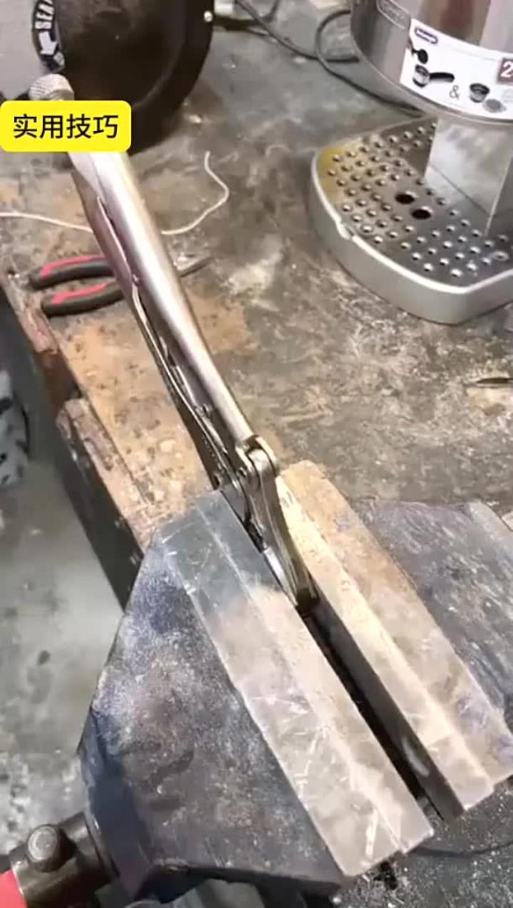工具的弹簧掉了,拉动弹簧安装的技巧