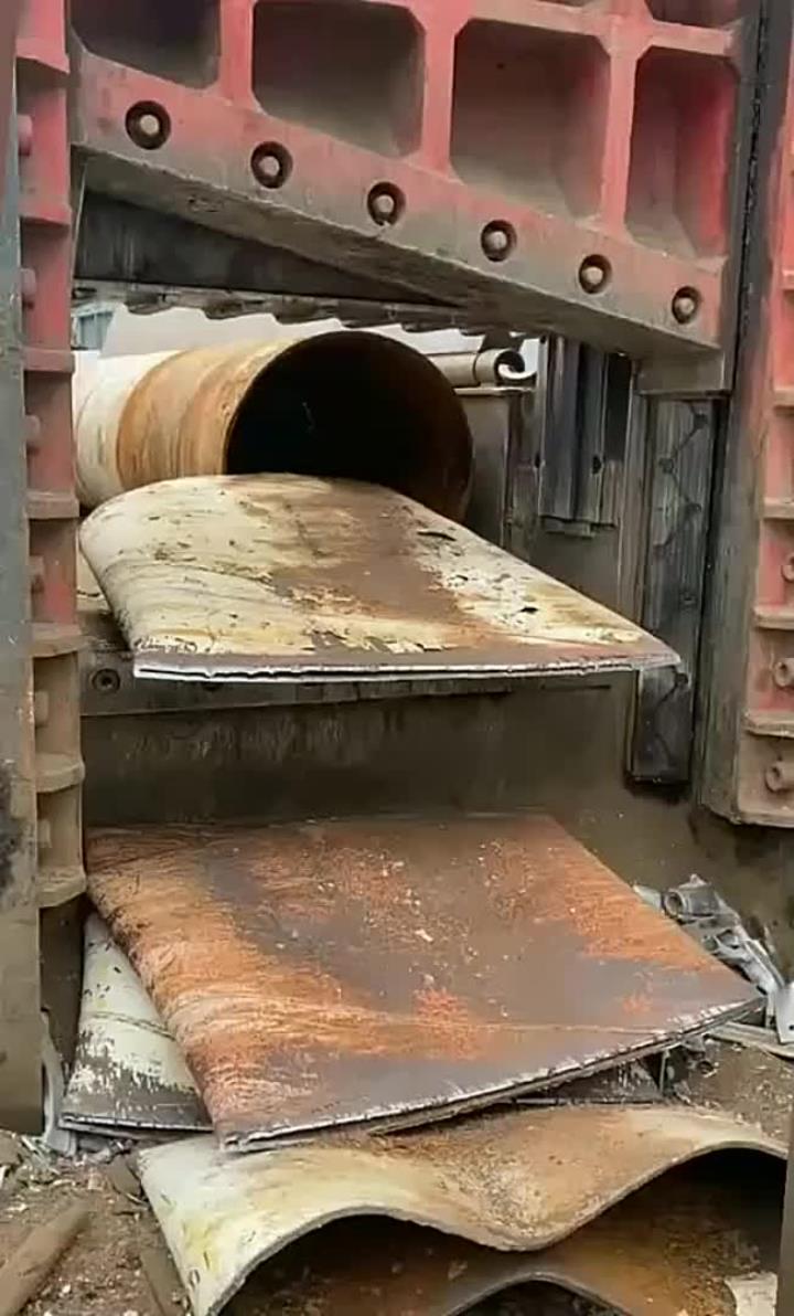 铁管变铁片只需几秒钟,这鳄鱼剪刀设计的真不错