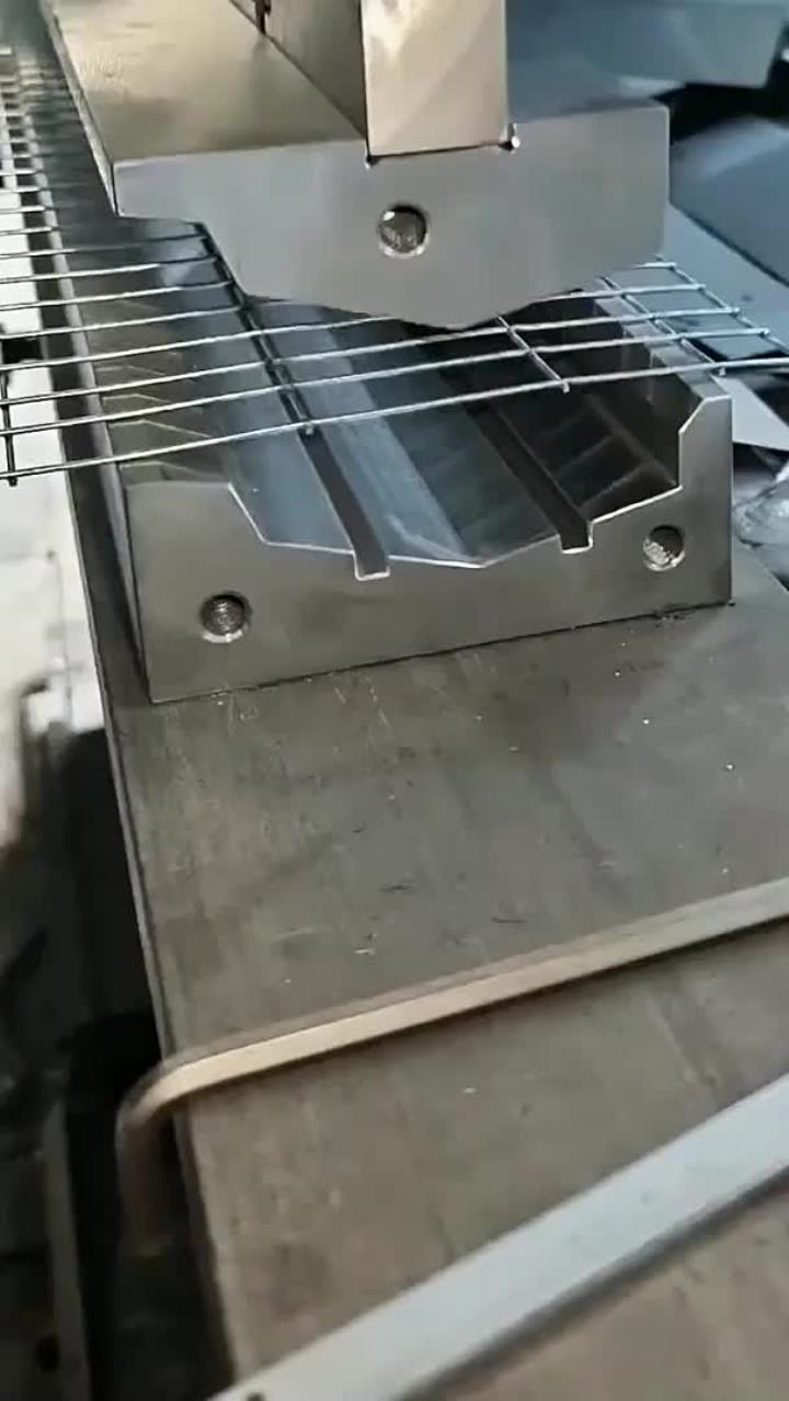 鸡笼网蛋托制作过程