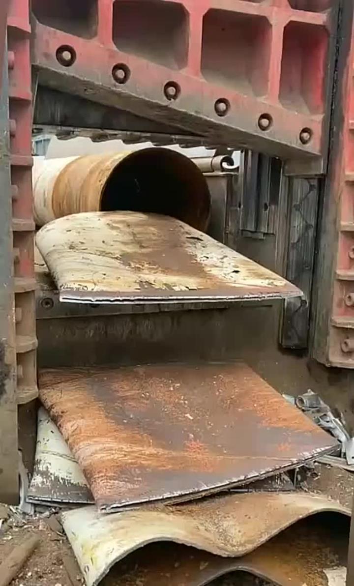 铁管变铁片只需几秒钟,这鳄鱼剪刀设计的真不错