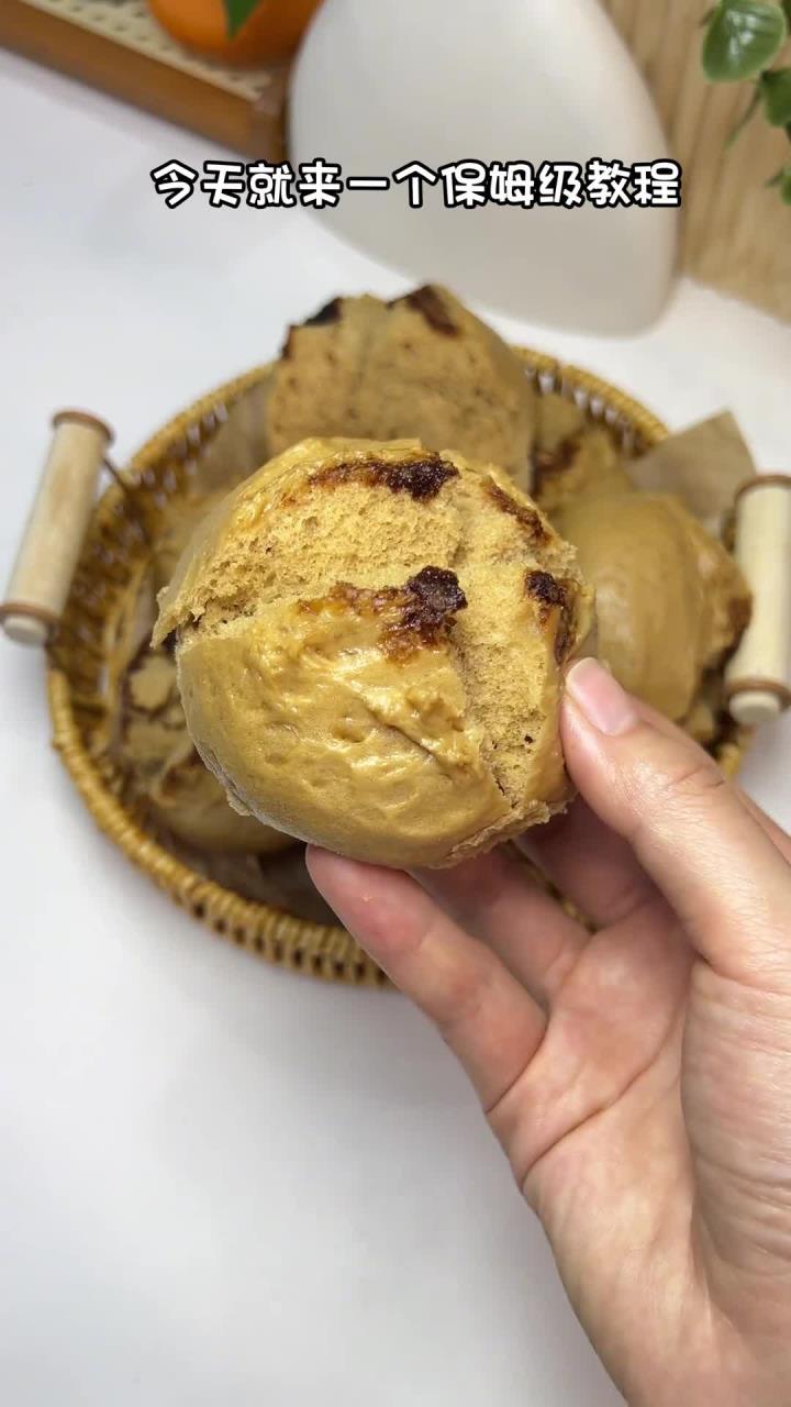 怎样红糖馒头能自然开花?今把教你新白也能成功!松软又大朋友都喜欢～清甜腻红糖馒头