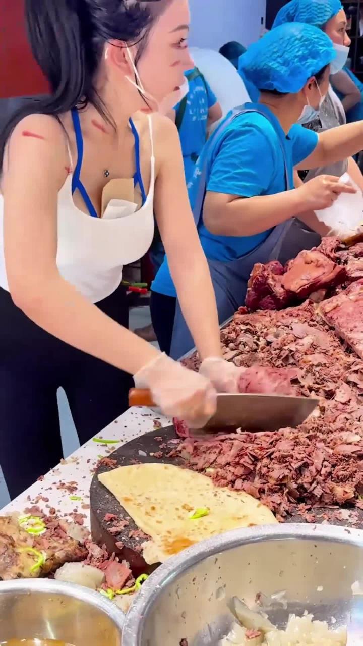 河北任丘姜师傅驴肉卷饼,喷香喷香我爱吃