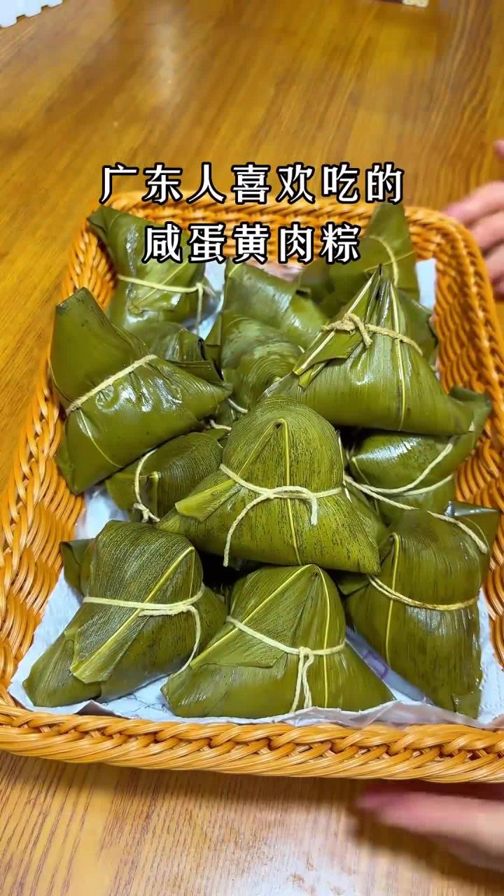广东人爱吃的咸蛋黄肉粽,简单美味