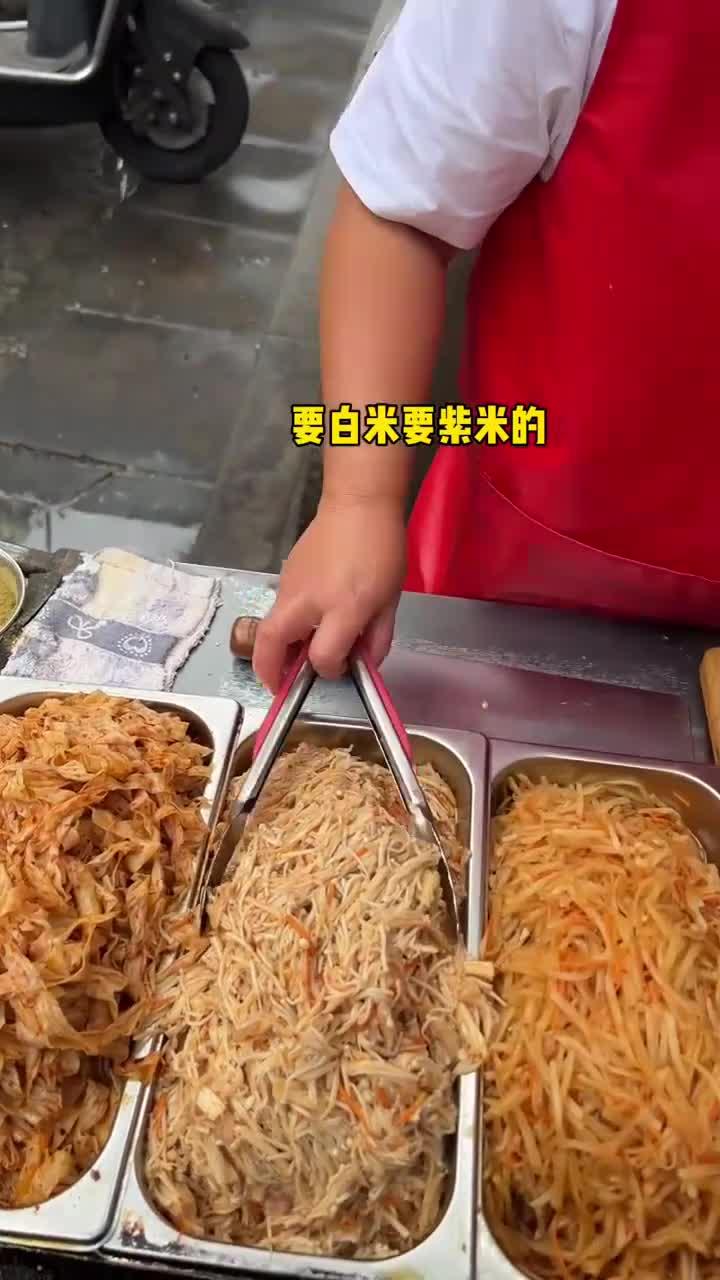 被郑州校门口的烤肉拌饭分量惊呆了,10一份有肉还有蛋!