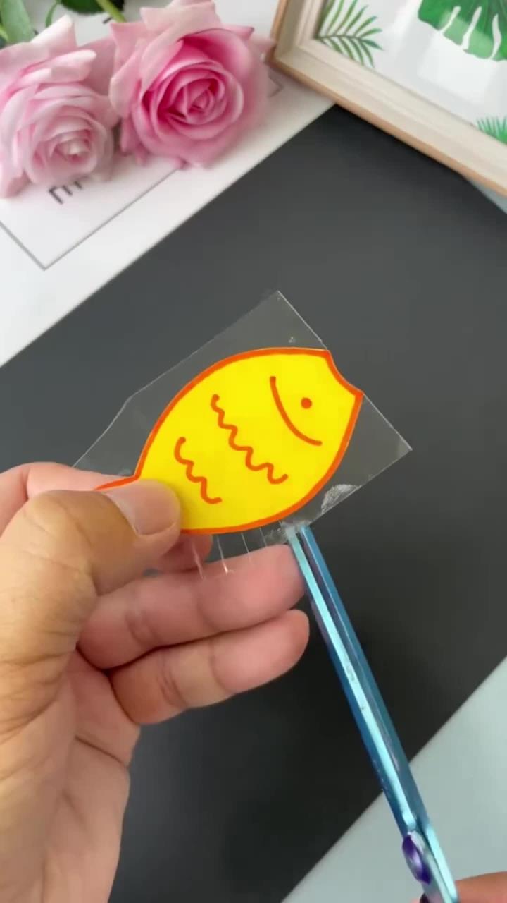 只要一张纸和一个气球,就能做出吐泡泡的小鱼,快和孩子试试吧