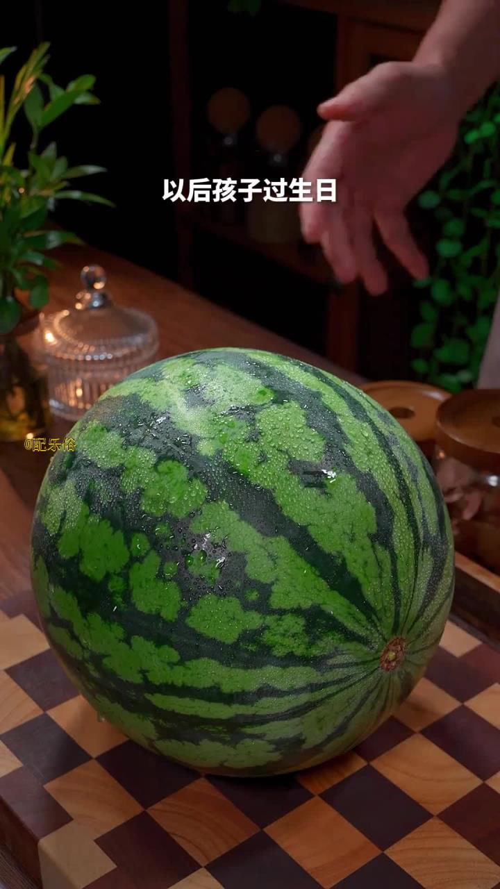 以后孩子过生日,您就像我这样做个水果果冻蛋糕吧,既好看又好吃