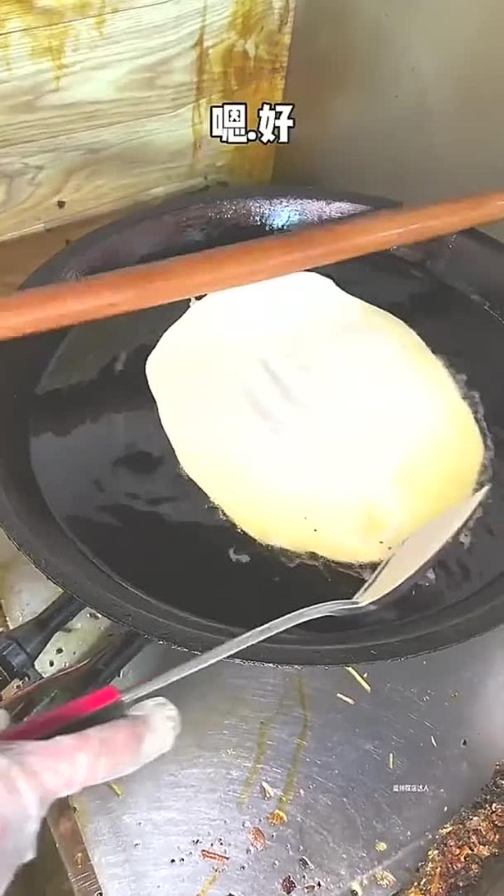东北街头12块的熏肉大饼!一个够我吃三顿!这在你们那得花多少钱?
