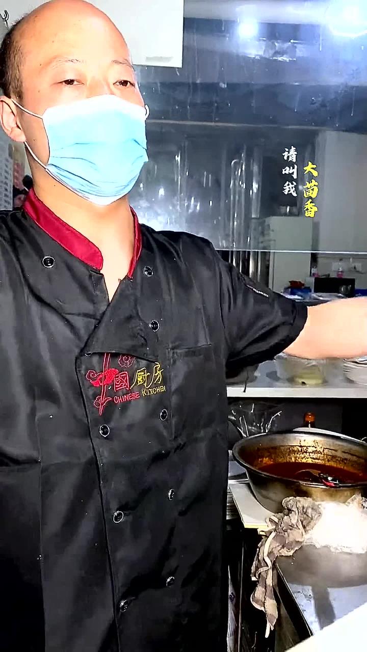 河南的烩面有上百种做法吧,这种白汤滋补烩面全靠汤,老乡喜欢吗?
