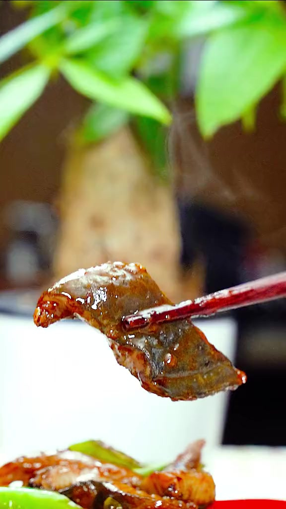 地地道道的传统名菜辣炒鳝片，三十秒今天教会您！