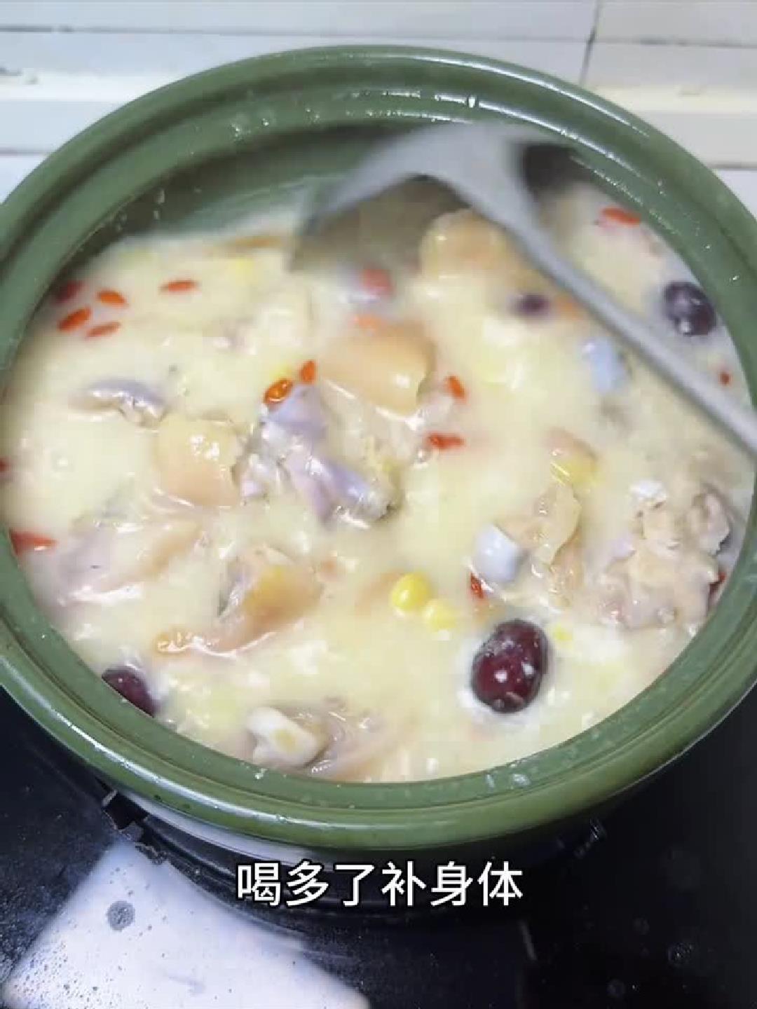 奶白猪蹄黄豆汤，鲜香滋补暖人心！