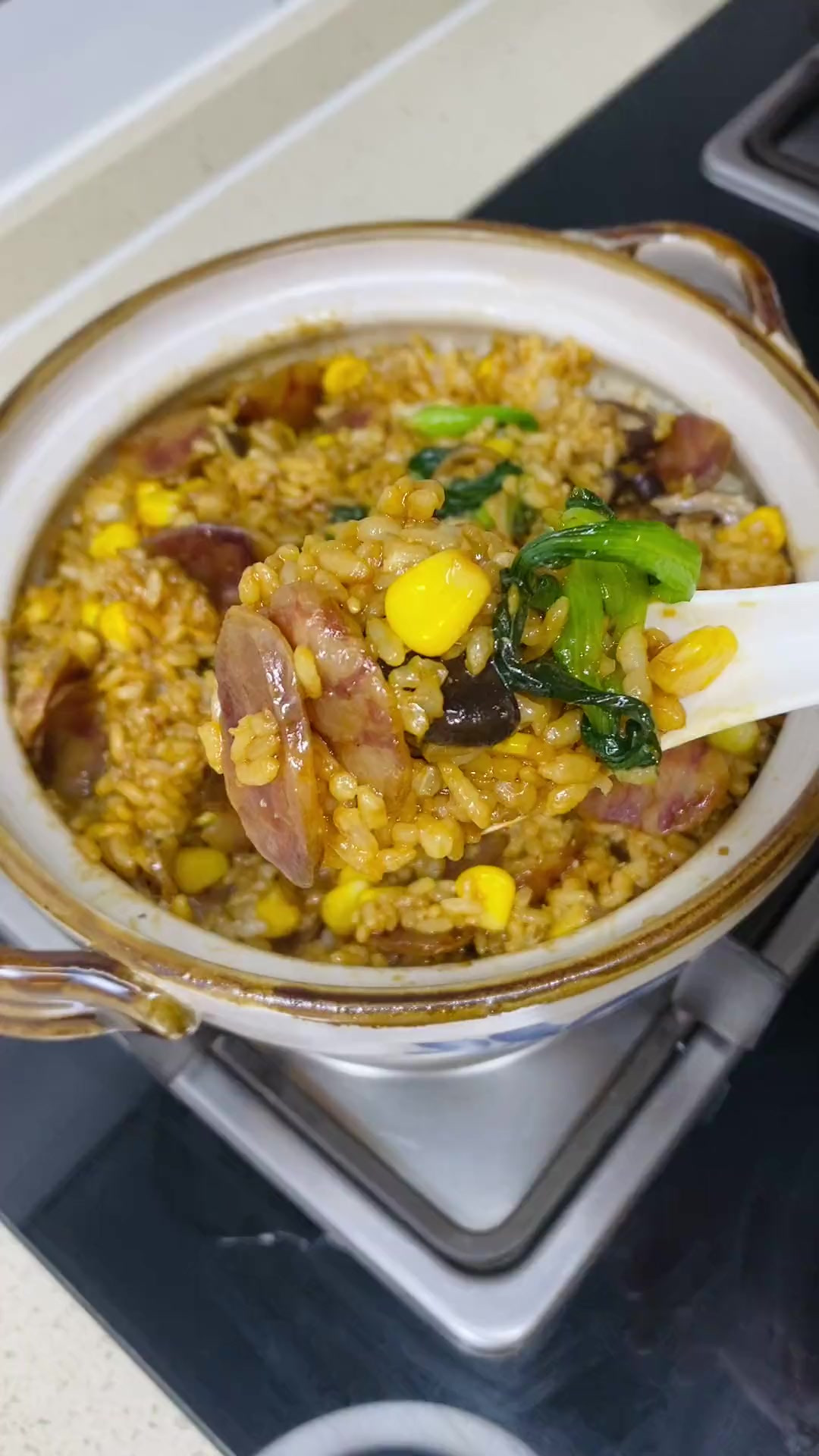 在家也能做出好吃的煲仔饭、热气腾腾的饭菜一锅出、太香了