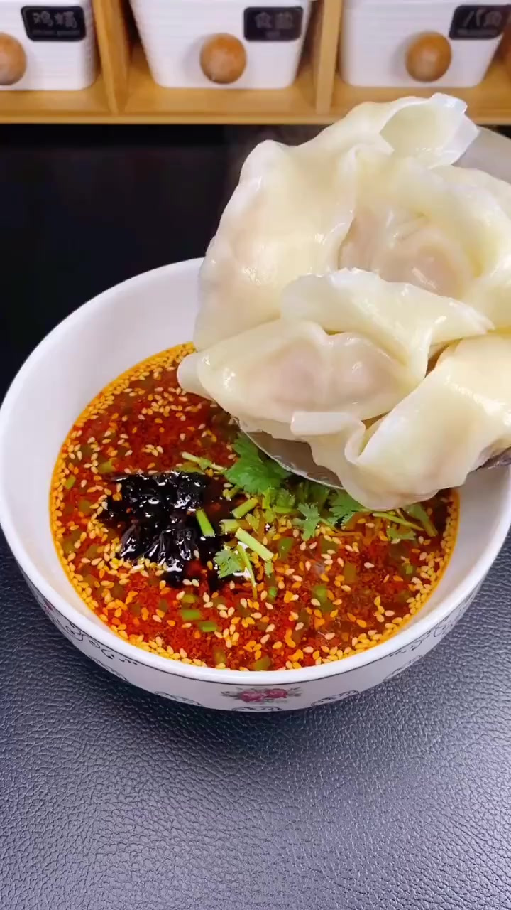 一口饺子一口汤，好吃到根本停不下来
