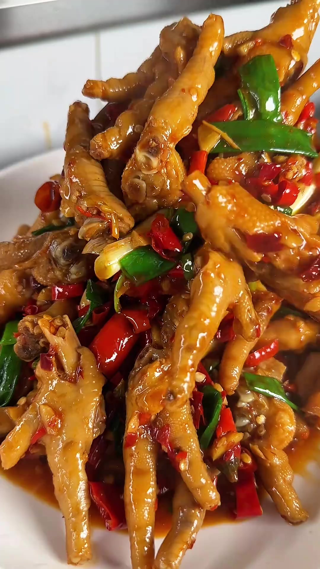 教你们做正宗的江西辣炒鸡爪，香辣入味，好吃下九又下饭
