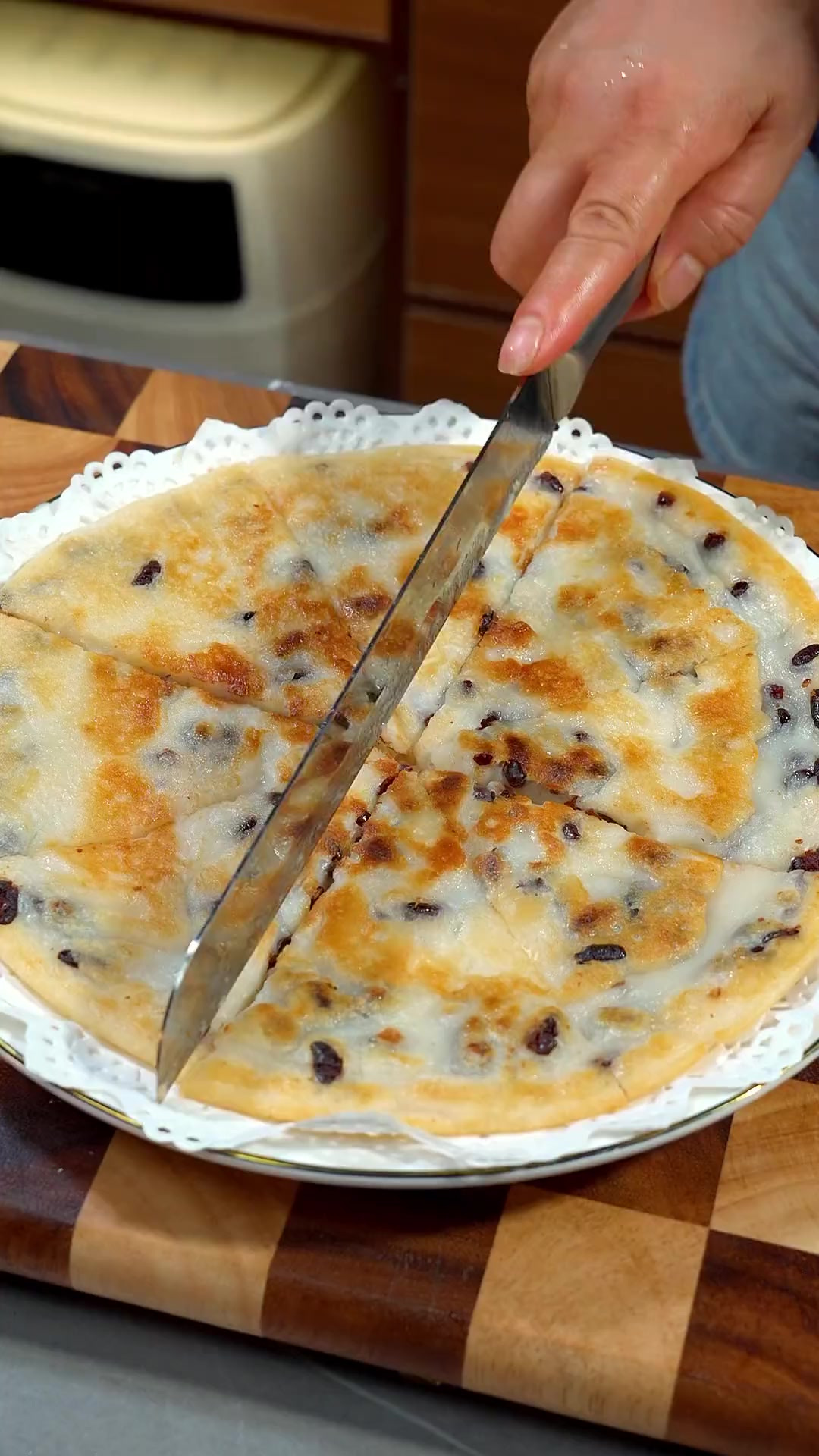 这样做的红豆糯米糍粑，软糯香甜、好吃不腻，大人小孩都爱吃～