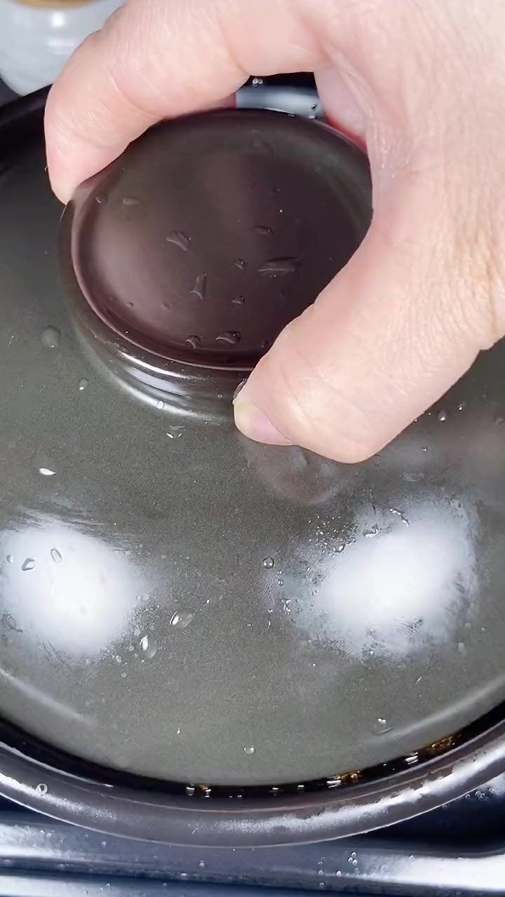 今天分享一道香喷喷热辣辣的肉沫豆腐煲