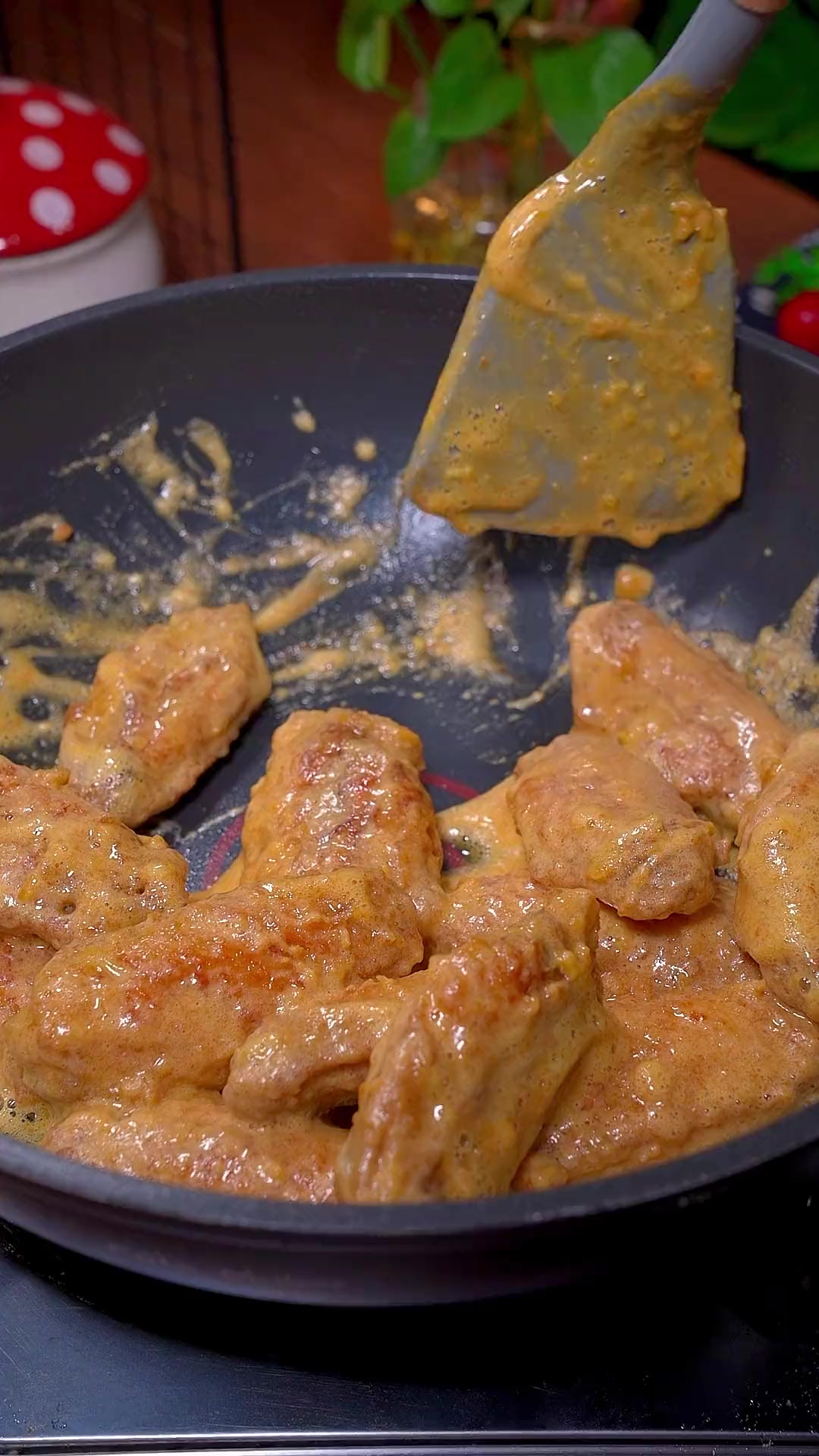 咸蛋黄焗鸡翅，好吃到舔手指