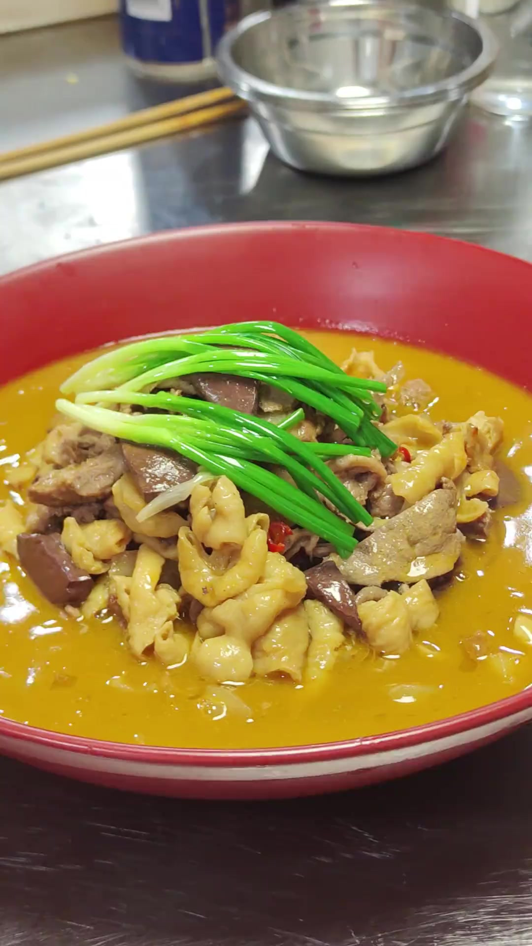 湘西杀猪肉火锅，汤汁可以泡饭