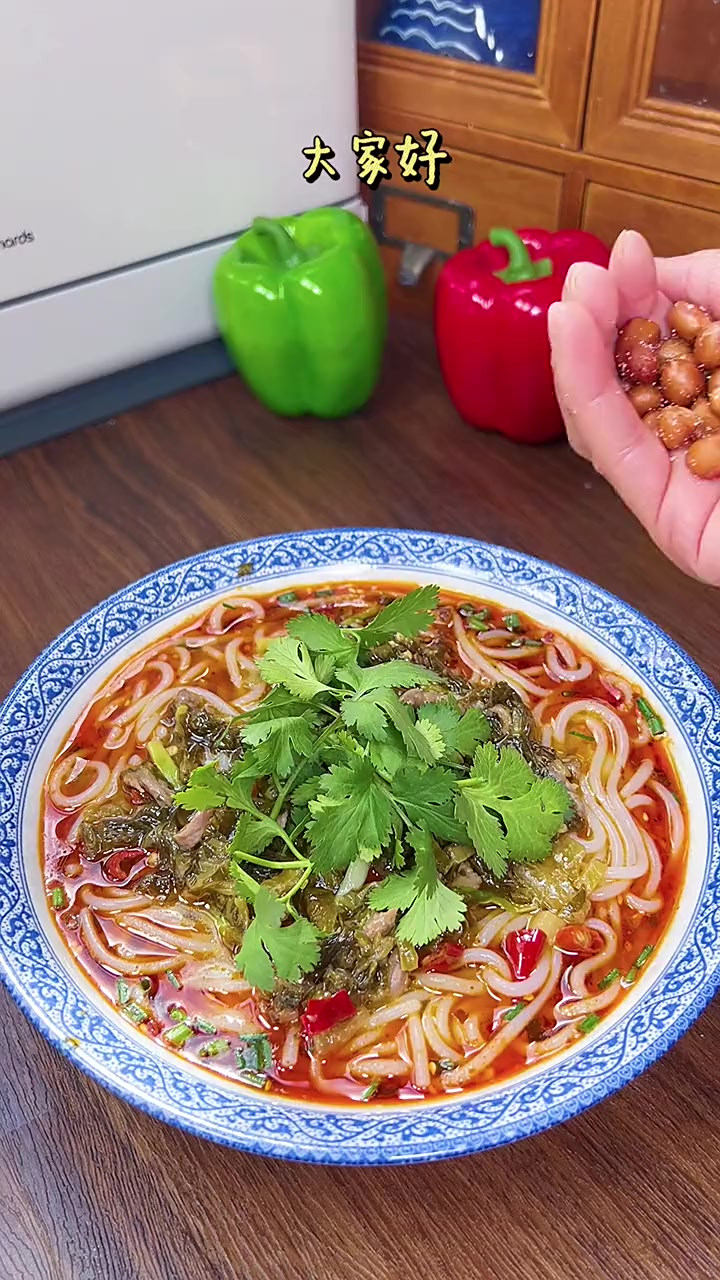 这样做的酸菜米线真是太好吃了，酸爽开胃好吃不腻