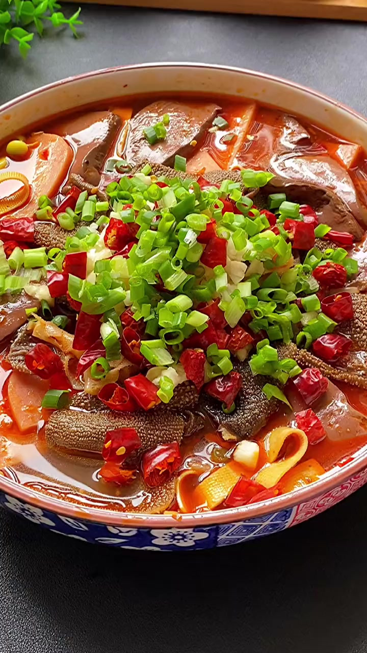 家里来客人，做上这样一道冒菜，大家夸你是大厨