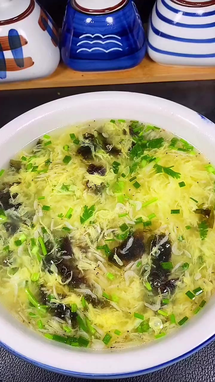 虾皮紫菜蛋花汤和我这样做，汤鲜味美，营养丰富
