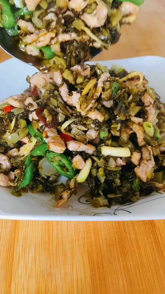 雪菜炒肉丝家常做法,老下饭了你会喜欢吗?