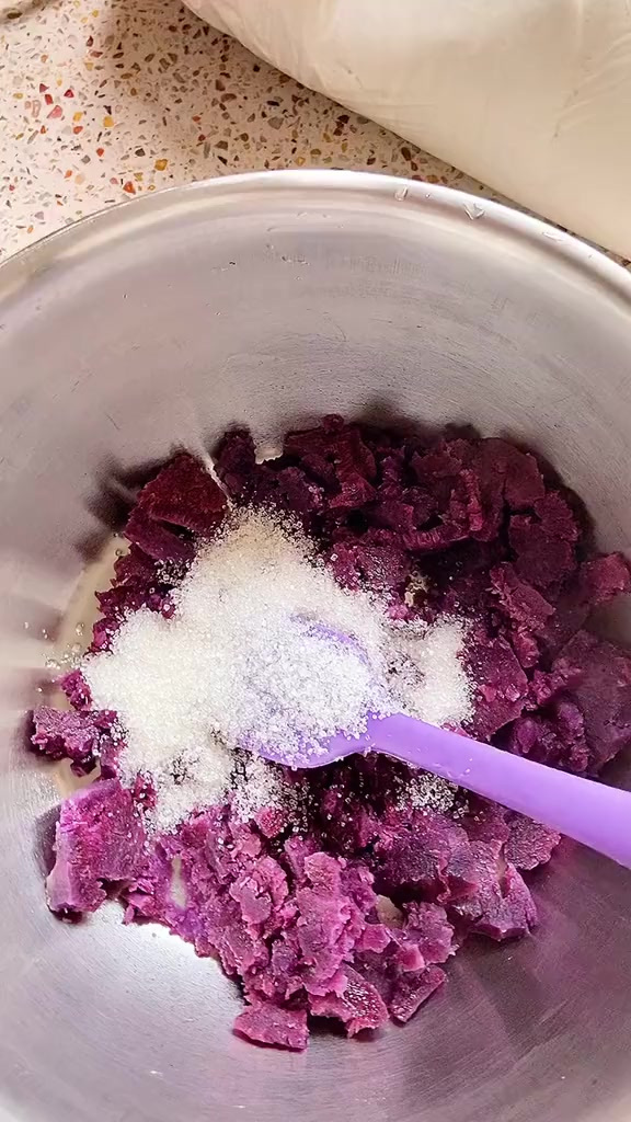 你们要的圆形紫色馒头教程来了,喜欢的可以动手做起来