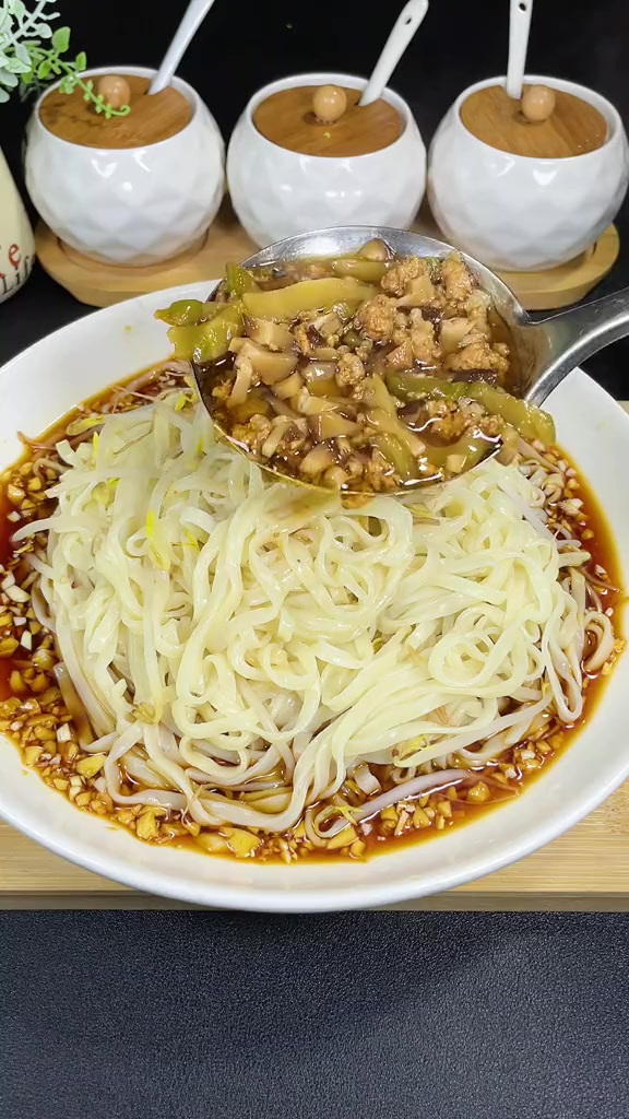 家乡美食温州拌面，葱香醋味酸爽，一碗绝对不够，绝对美滋滋