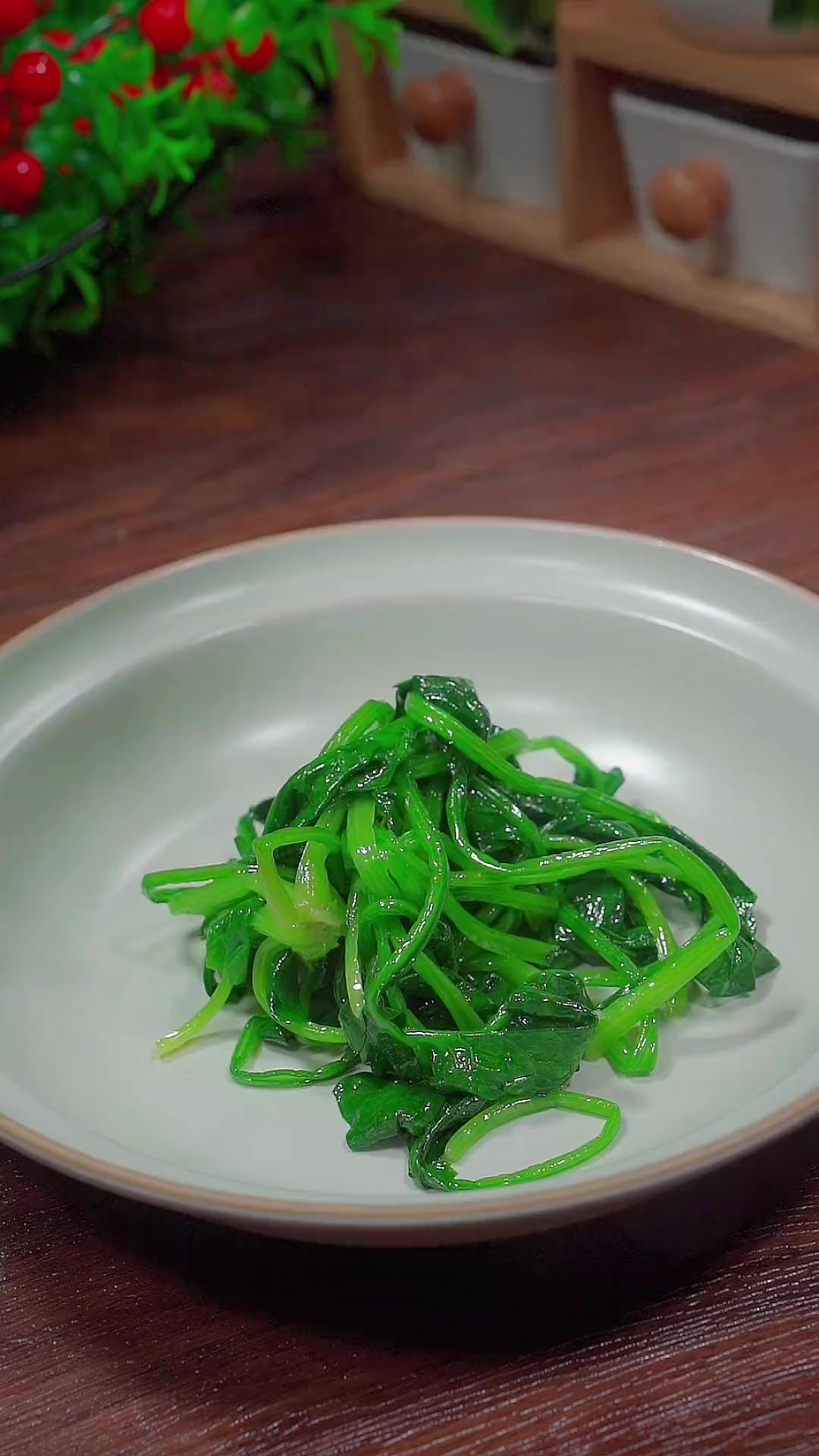 菠菜汤这样做鲜美好喝,孩子也抢着吃
