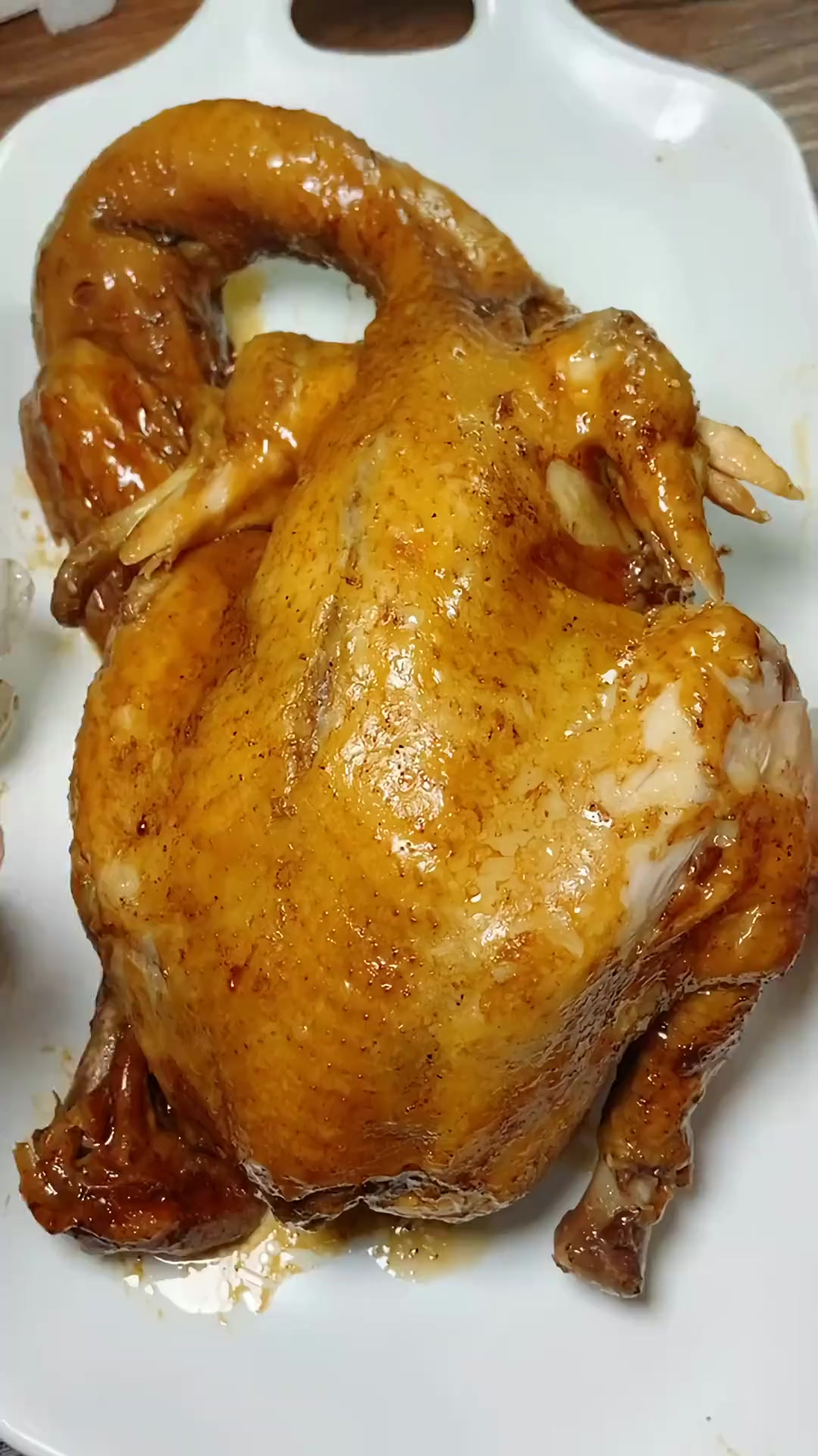 不加一滴水的电饭锅焖鸡,软烂脱骨,入口即化,老人小孩都可以吃