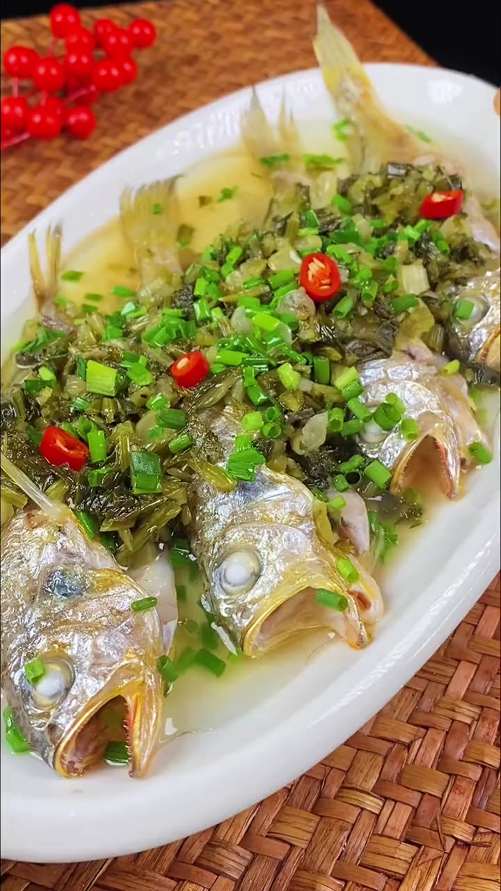 雪菜蒸小黄鱼,鲜香滑嫩,简单又美味