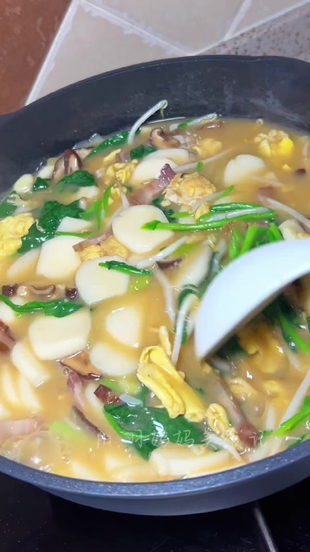 这样做的年糕汤,一碗根本不够吃