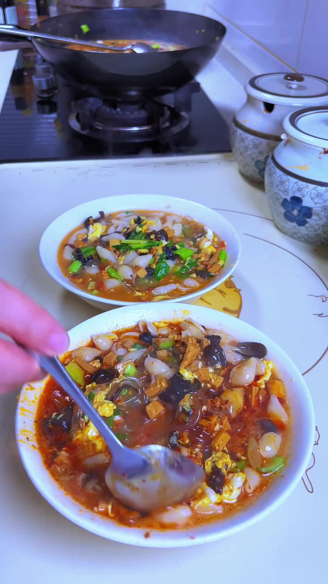 今天给大家分享的是陕西的特色面食、烩麻食，做法简单味道美