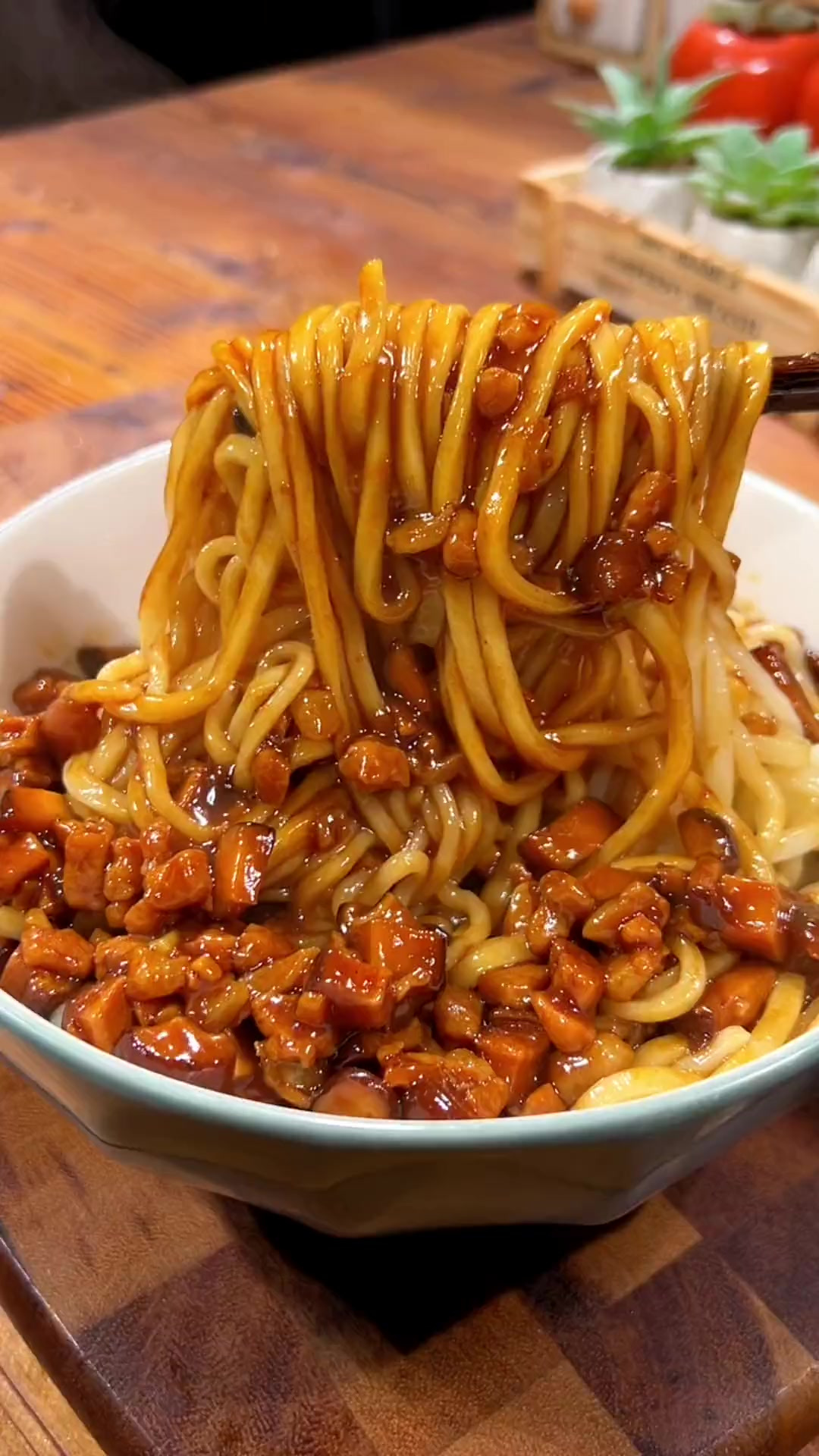 香菇肉丁打卤面两碗不够吃