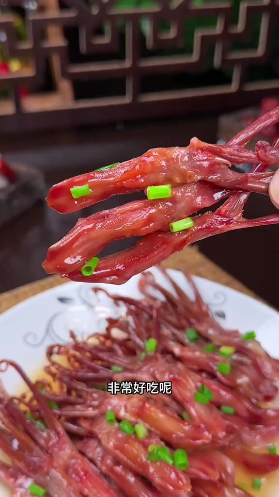 温州酒桌上必备的一道冷盘鸭舌