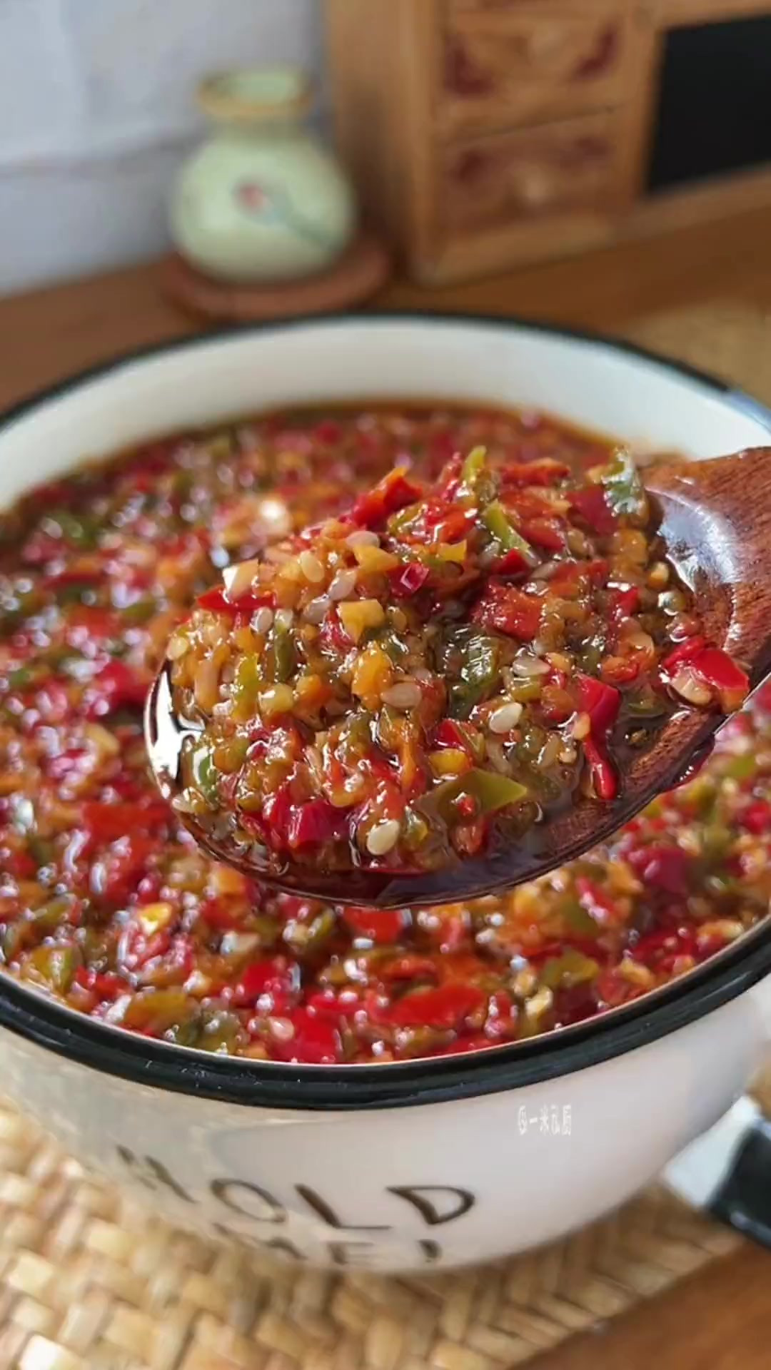 吃一次就会上瘾的辣椒酱，拌饭拌面、夹馒头都非常好吃