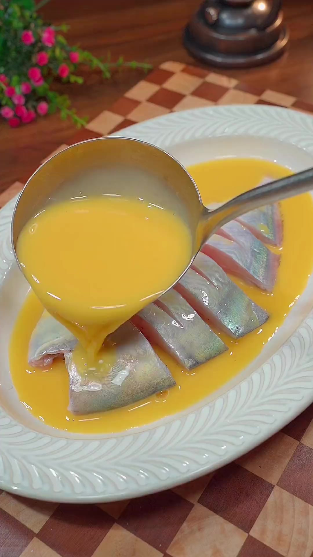 鲳鱼蒸蛋，鲜嫩爽滑，有蛋又有鱼，鲜到没话说