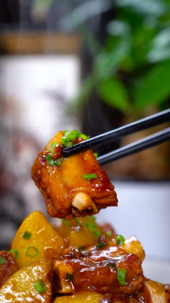 家常菜土豆炖排骨，简简单单你学会么？