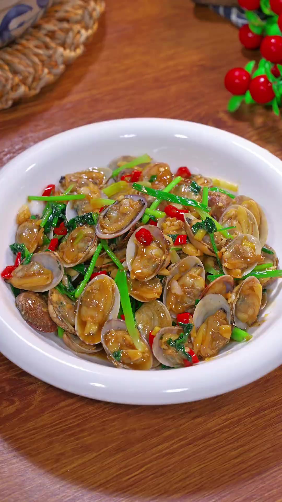 这样做的爆炒花甲,鲜嫩多汁,好吃又入味,做法特别简单～