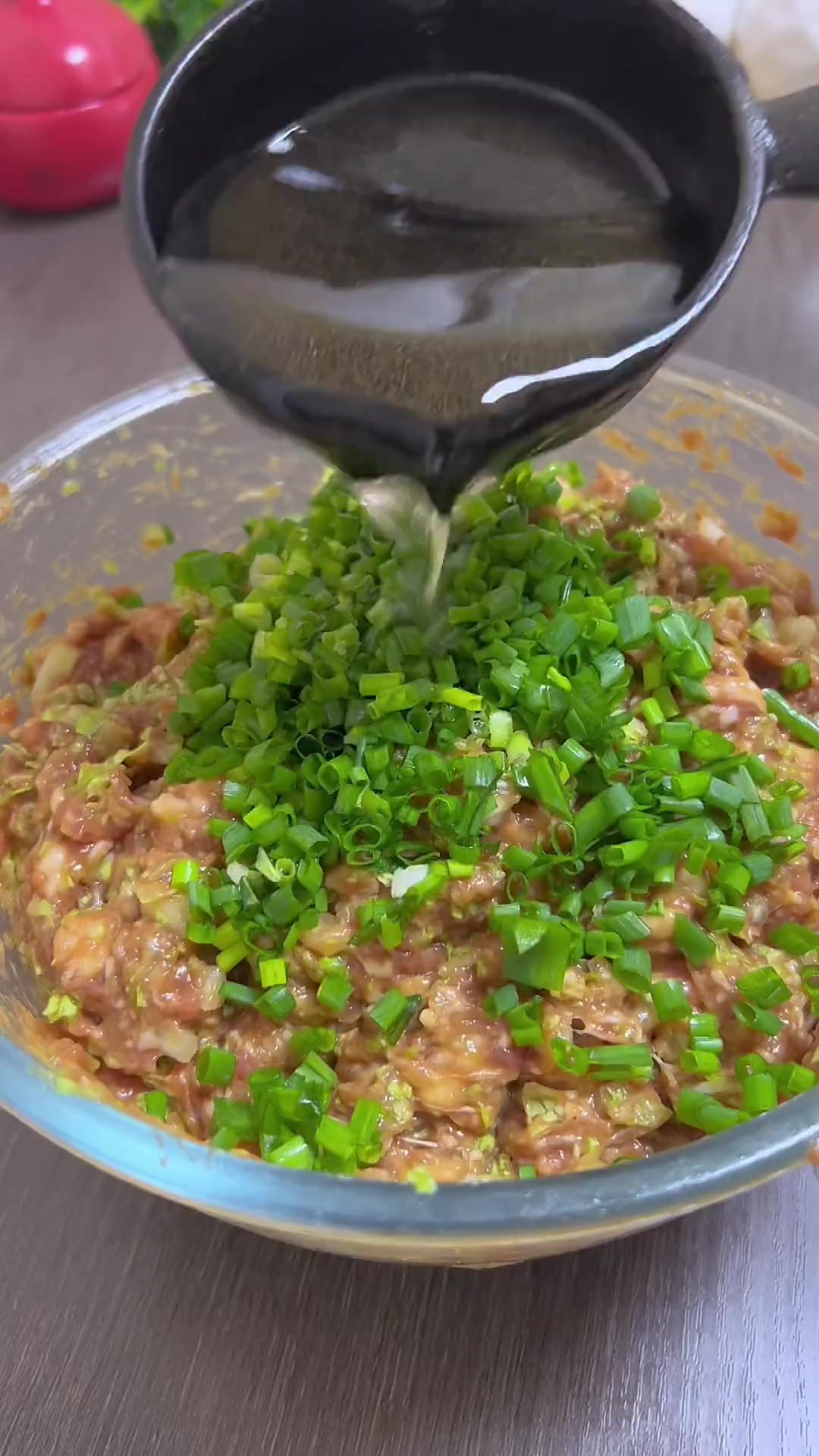 白菜猪肉馅像这样调馅料不出水,饺子鲜美多汁,特别好吃