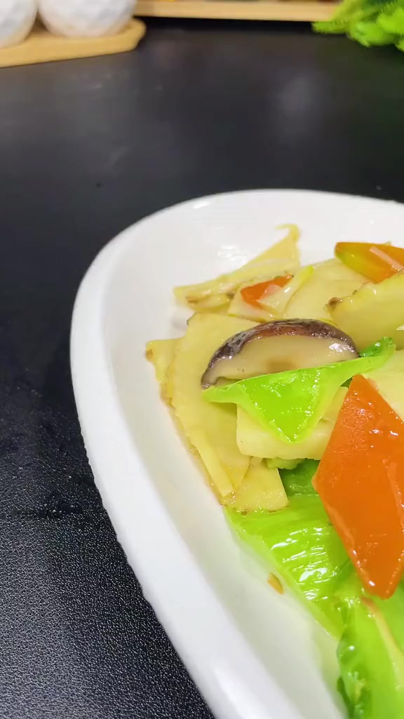 芥菜炒冬笋是温州人年夜饭非常喜欢吃的时蔬