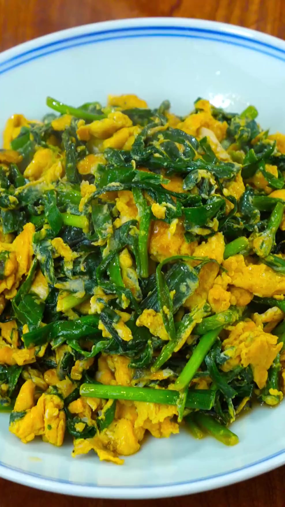 韭菜炒鸡蛋很多人第一步就错了，教你一招，不出水不油腻，香