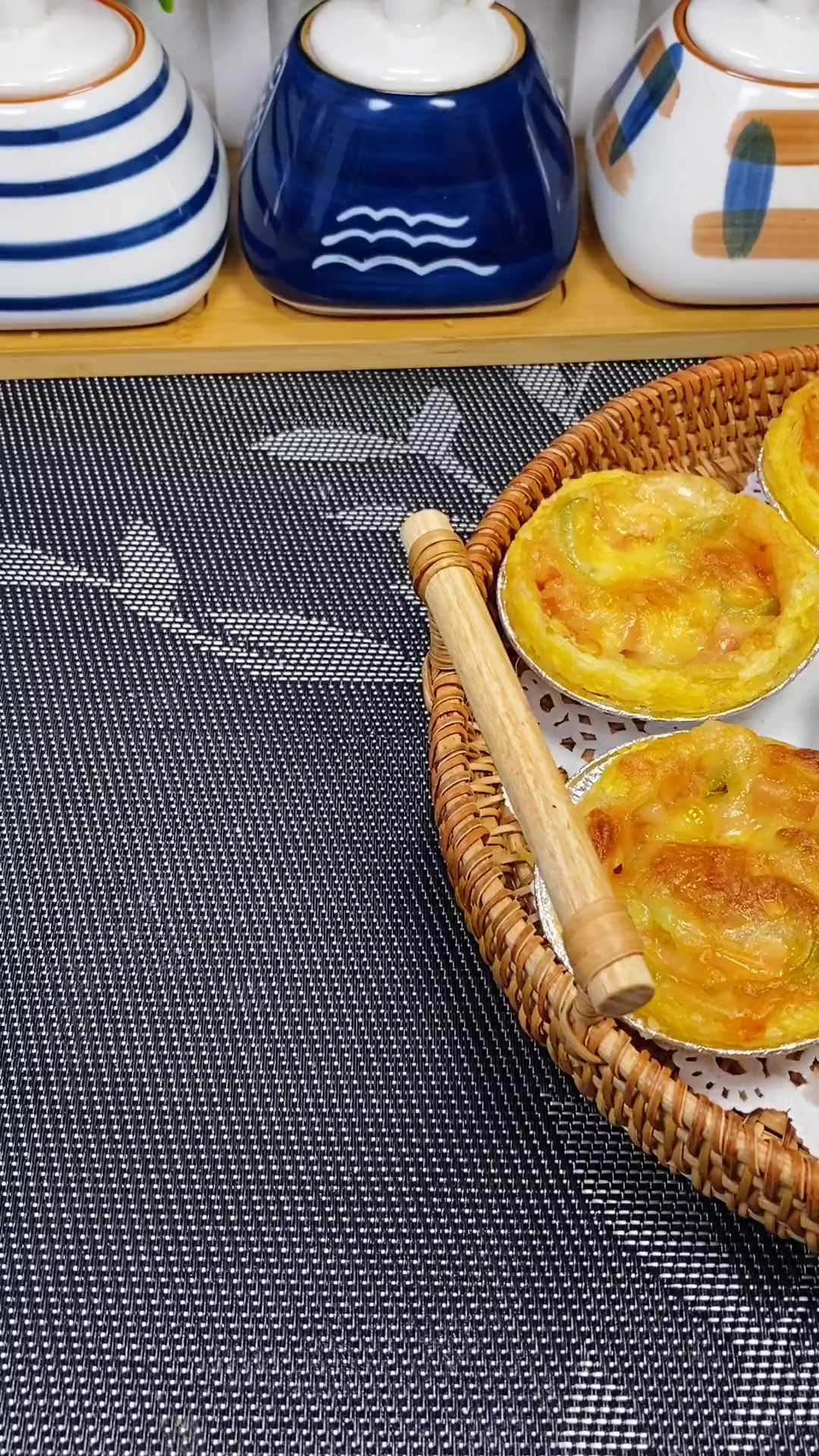 蛋挞皮做披萨,外皮酥脆,个个拉丝一点也不比买的差哦