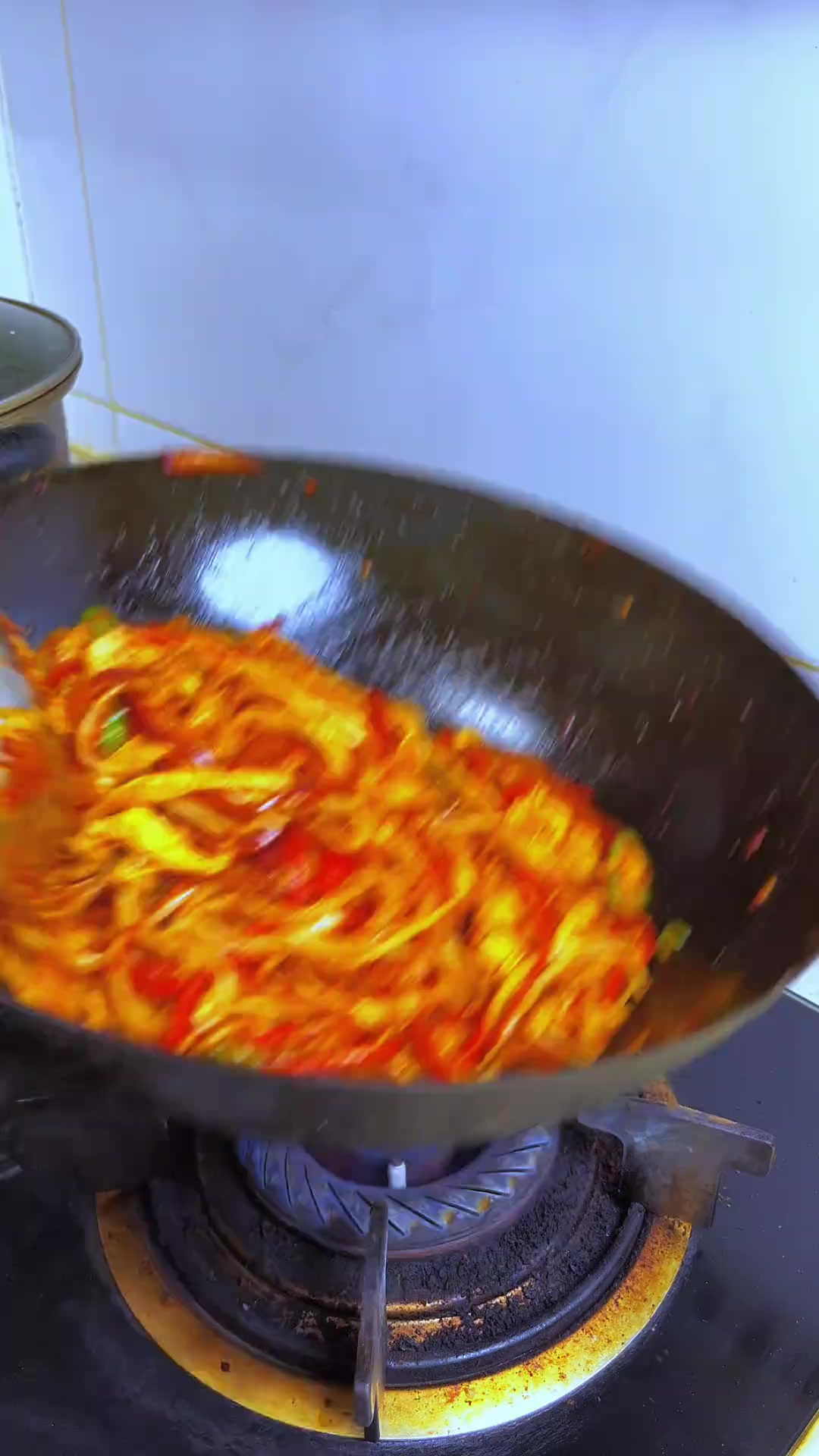 家常美食鸡蛋炒拉条子，做法简单味道美，真的是太香了